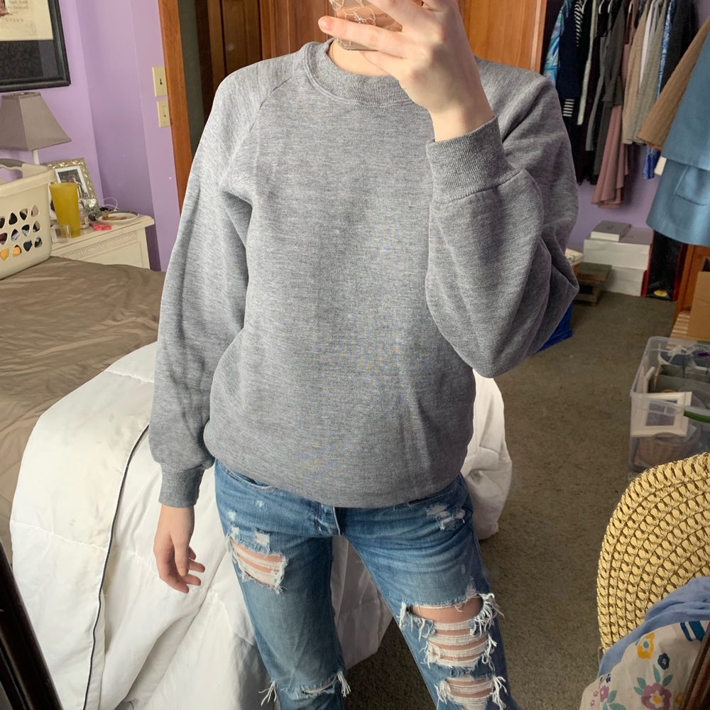 grey sweatshirt